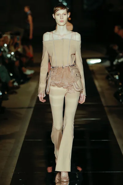 Look 50